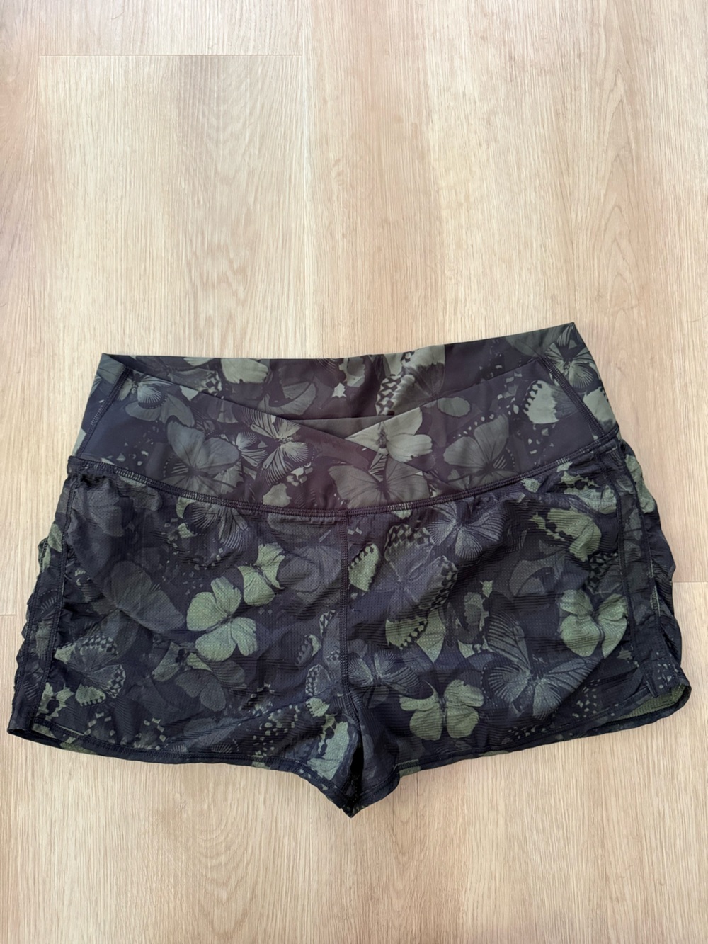 Lululemon Sunset Salutation Short size 10